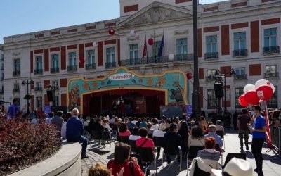 Recital lírico en la Puerta del Sol en una carroza del Teatro Real