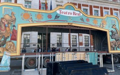 La carroza del Teatro Real participa por primera vez en el Día de la Hispanidad